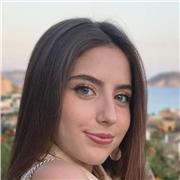 Studentessa liceale offre ripetizioni di grammatica, storia, letteratura e/o aiuto compiti per bambini/ragazzi a Napoli.